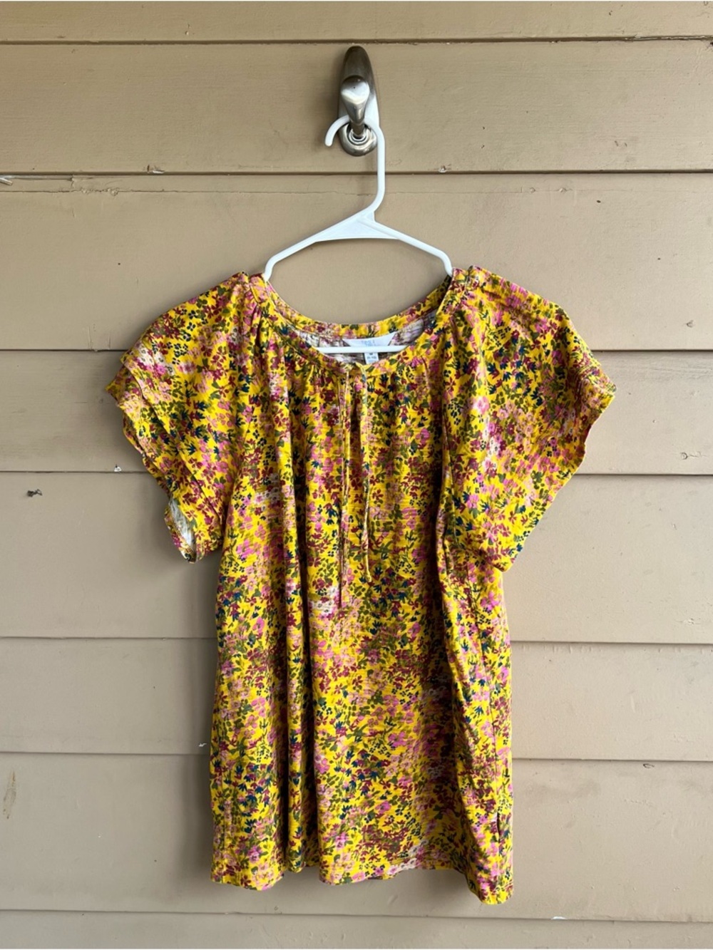 Time and Tru Women's Floral Flutter Sleeve Top Size M Modest Casual